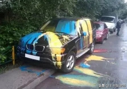 停車場(chǎng)內(nèi)撞開堵路寶馬車被判10個(gè)月刑罰是否合理？