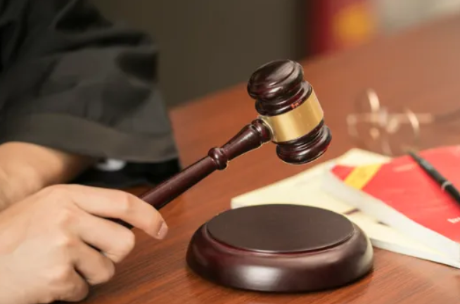 財(cái)務(wù)挪用10萬公款怎么判刑