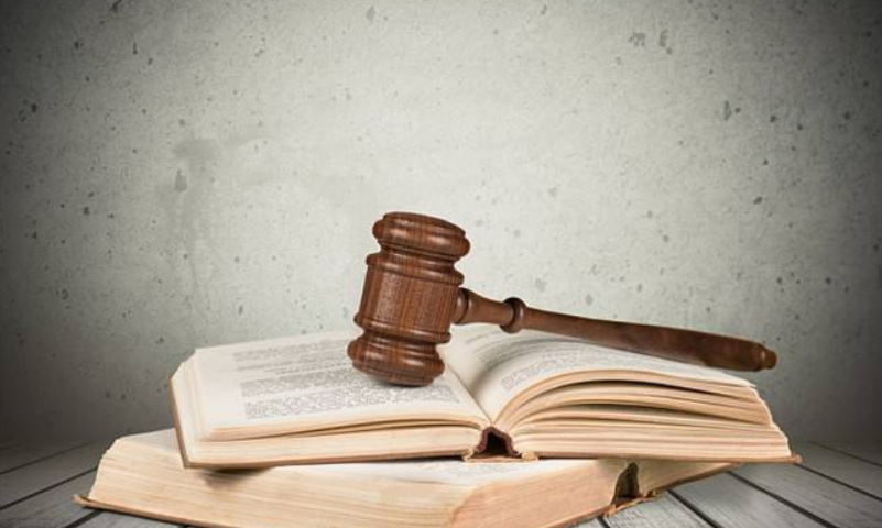 刑事律師：男子不滿長期“996”加班至深夜 劃壞7輛車被刑拘，故意劃傷他人車輛會被判刑嗎